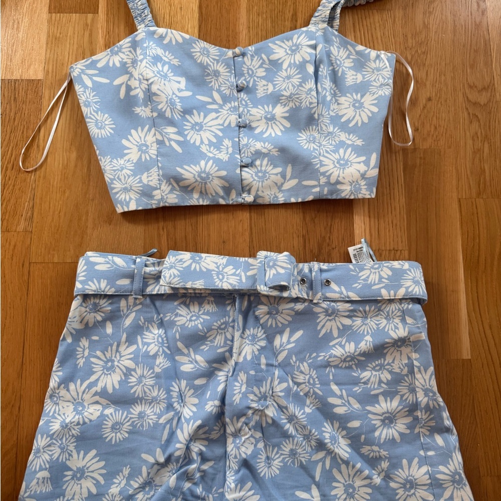 Zara Size L Set Blue Floral Crop Top and Shorts
